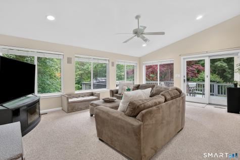 10 Sidney Way Simsbury CT 06070
