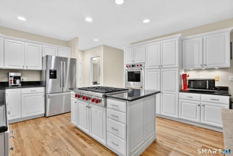 10 Sidney Way Simsbury CT 06070