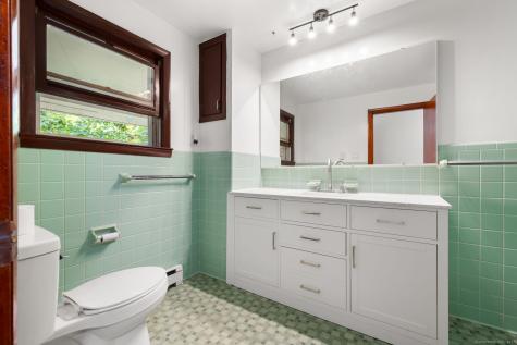 57 Farmington Avenue New London CT 06320