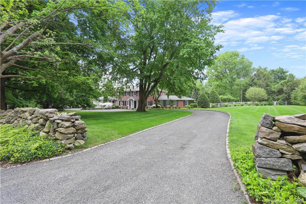 82 Canoe Hill Road New Canaan CT 06840
