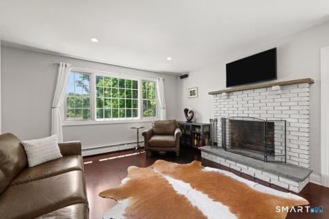 19 Laura Lane Oxford CT 06478