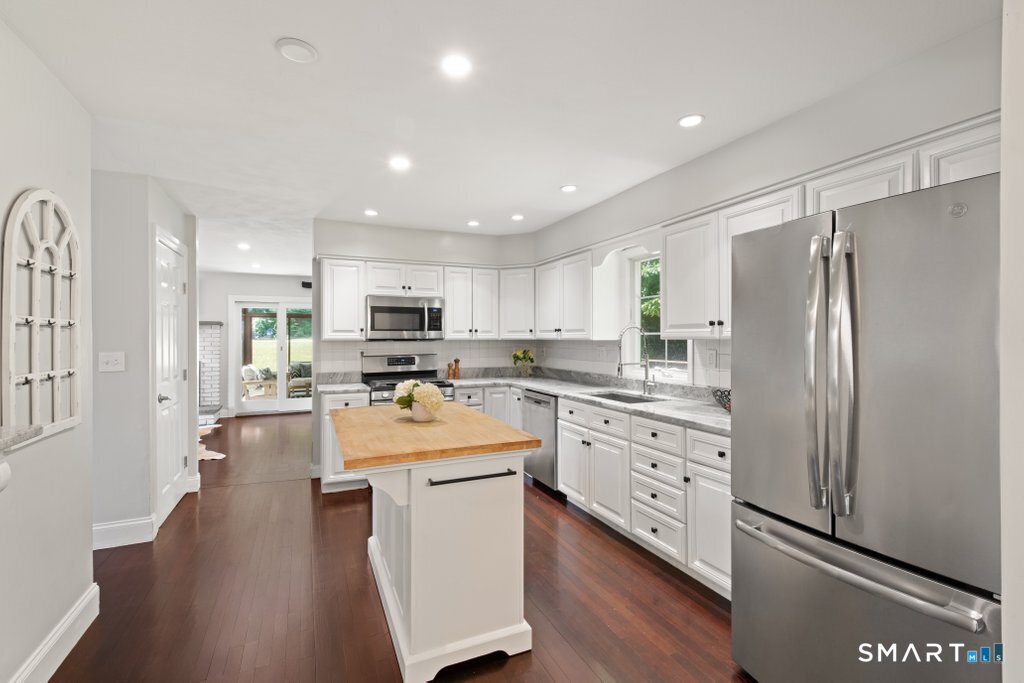 19 Laura Lane Oxford CT 06478