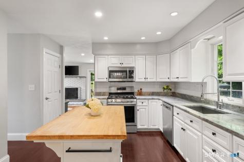 19 Laura Lane Oxford CT 06478