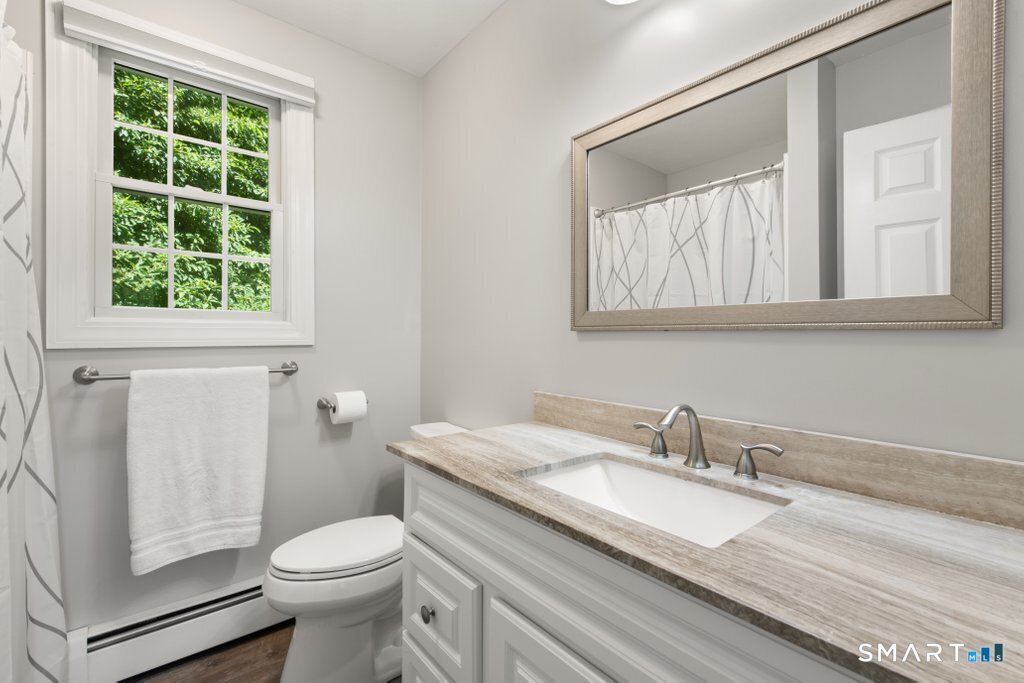 19 Laura Lane Oxford CT 06478