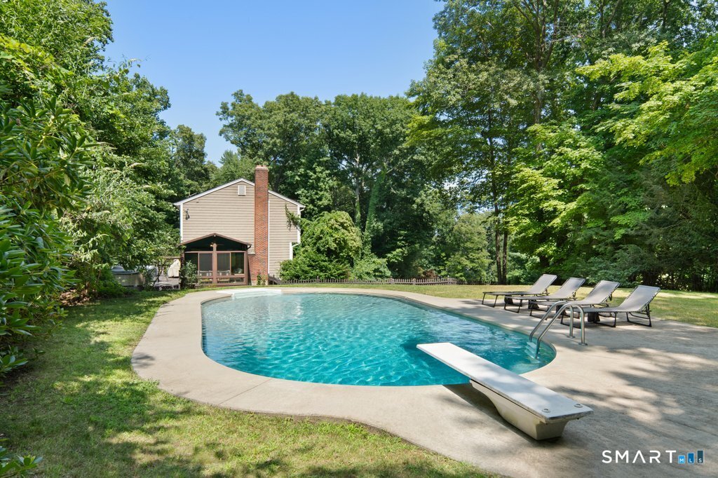 19 Laura Lane Oxford CT 06478