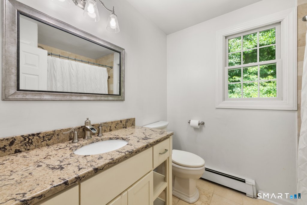 19 Laura Lane Oxford CT 06478