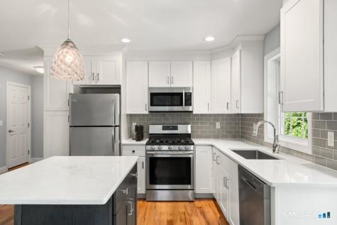 19 Laura Lane Oxford CT 06478