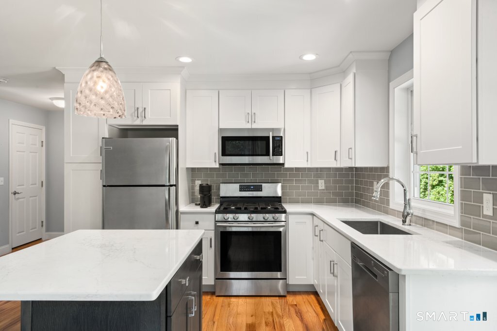 19 Laura Lane Oxford CT 06478