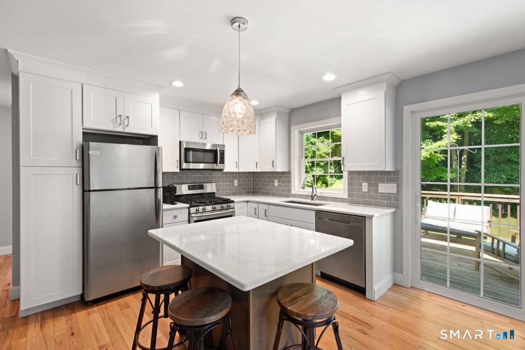 19 Laura Lane Oxford CT 06478