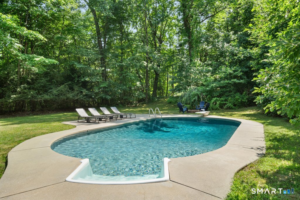 19 Laura Lane Oxford CT 06478