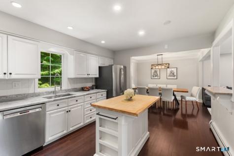 19 Laura Lane Oxford CT 06478