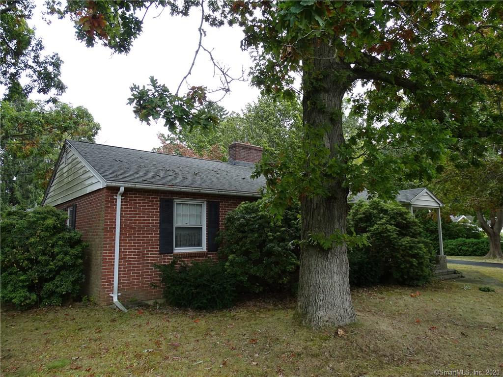 8 Reyquinn Street New London CT 06320