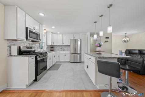 18 Crestwood Trail East Hartford CT 06118
