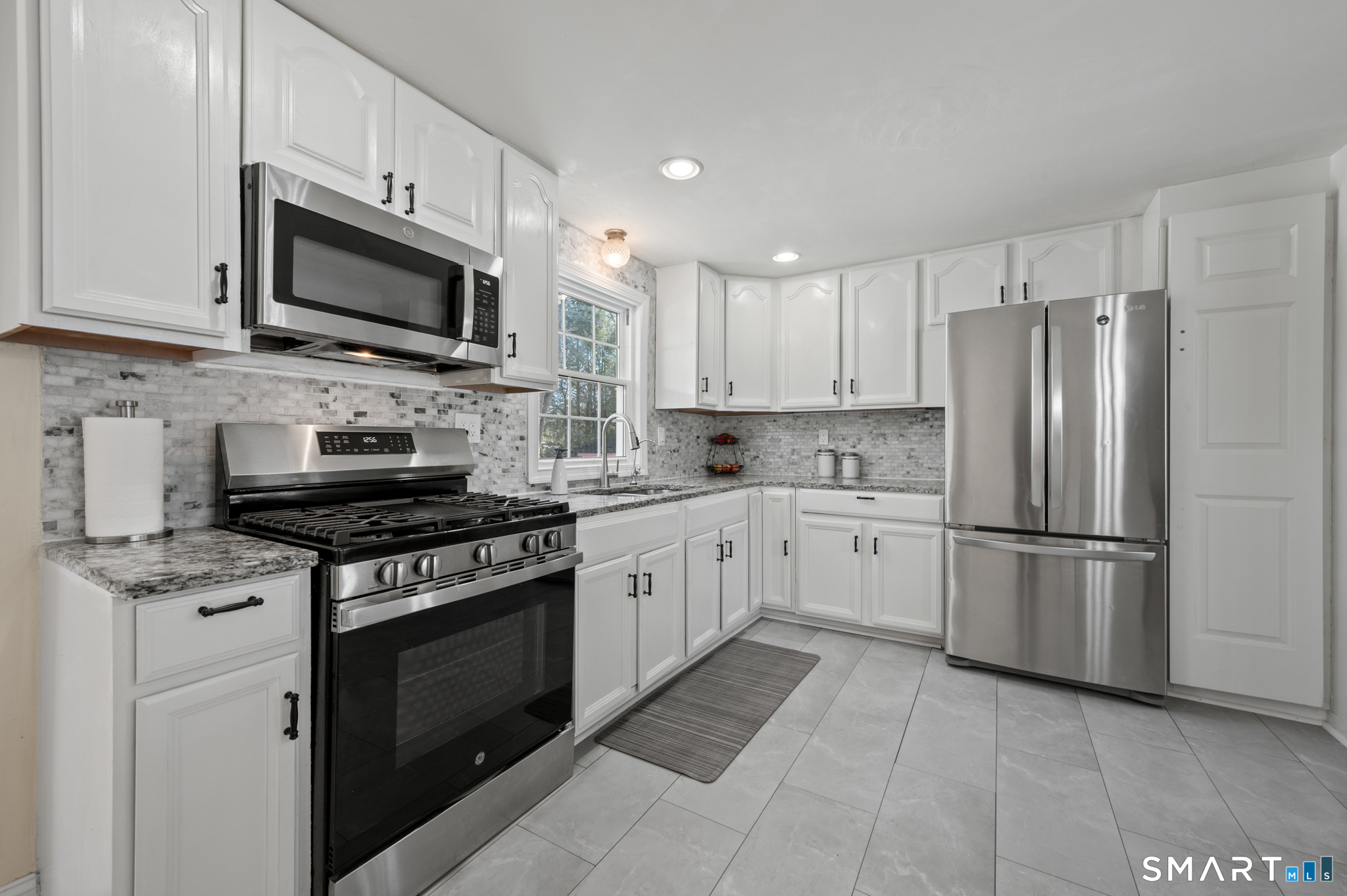 18 Crestwood Trail East Hartford CT 06118