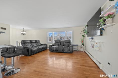 18 Crestwood Trail East Hartford CT 06118