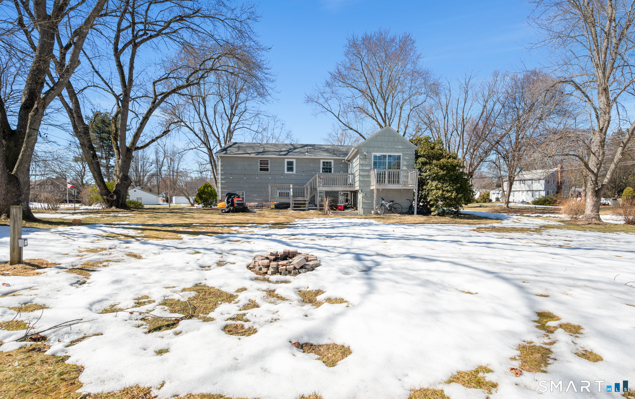18 Crestwood Trail East Hartford CT 06118
