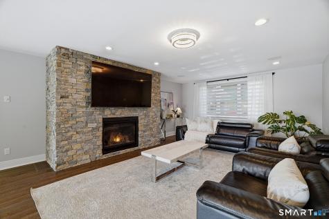 929 Pequot Avenue New London CT 06320