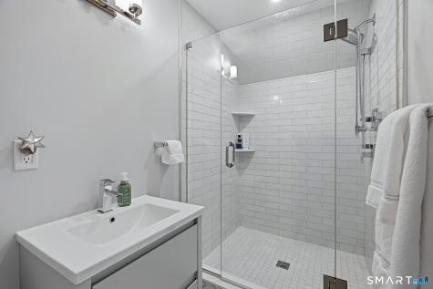929 Pequot Avenue New London CT 06320