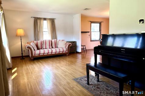 1822 Stratfield Road Fairfield CT 06825