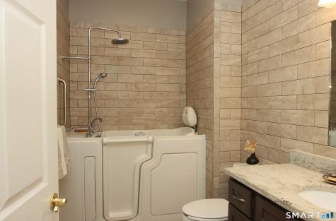 107 Meadow Brook Road Oxford CT 06478