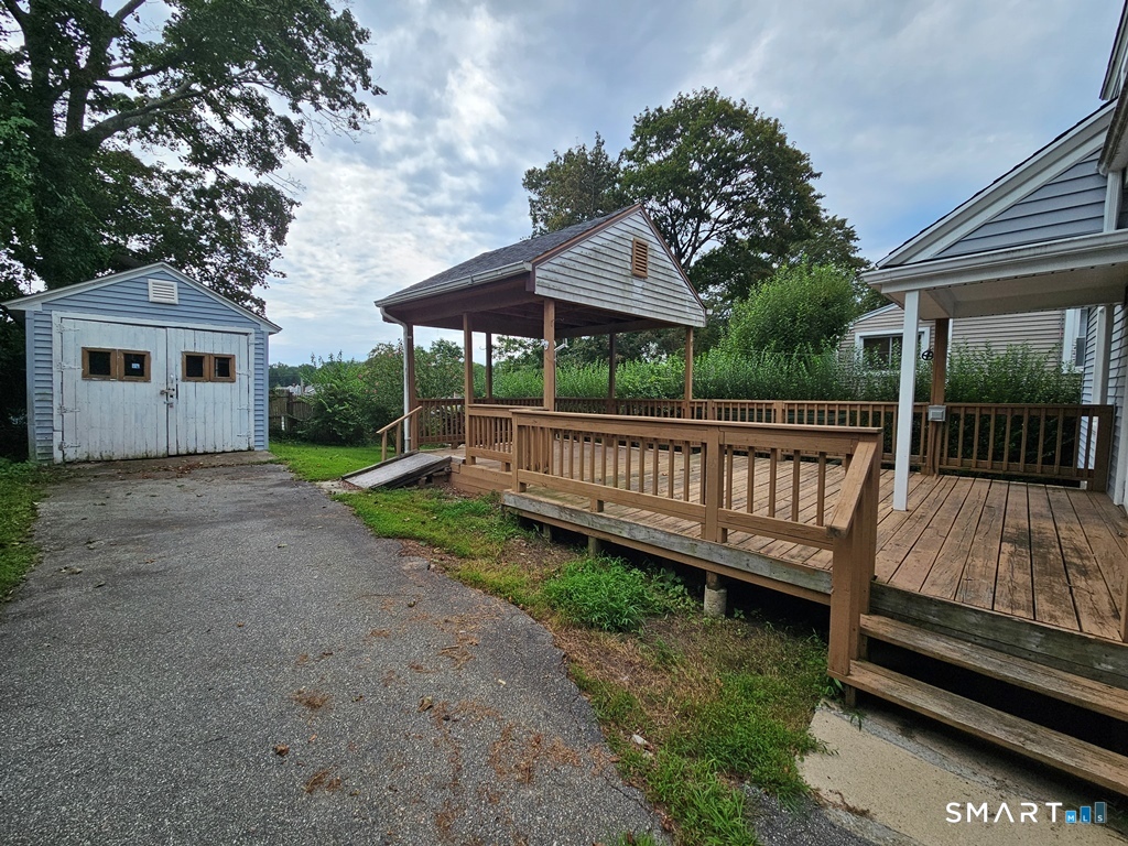 112 Vauxhall Street New London CT 06320