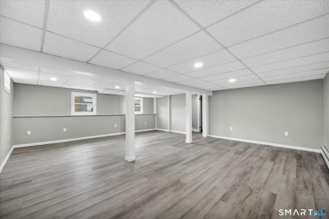 84 Raffia Road Enfield CT 06082