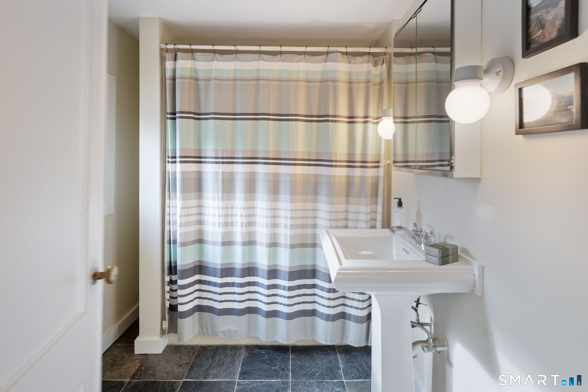 135 Comstock Hill Road New Canaan CT 06840