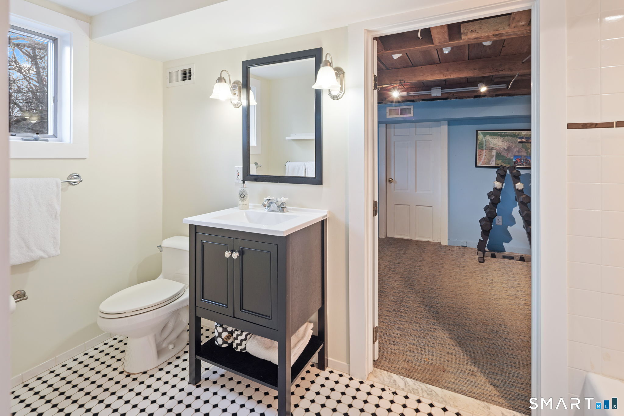 135 Comstock Hill Road New Canaan CT 06840