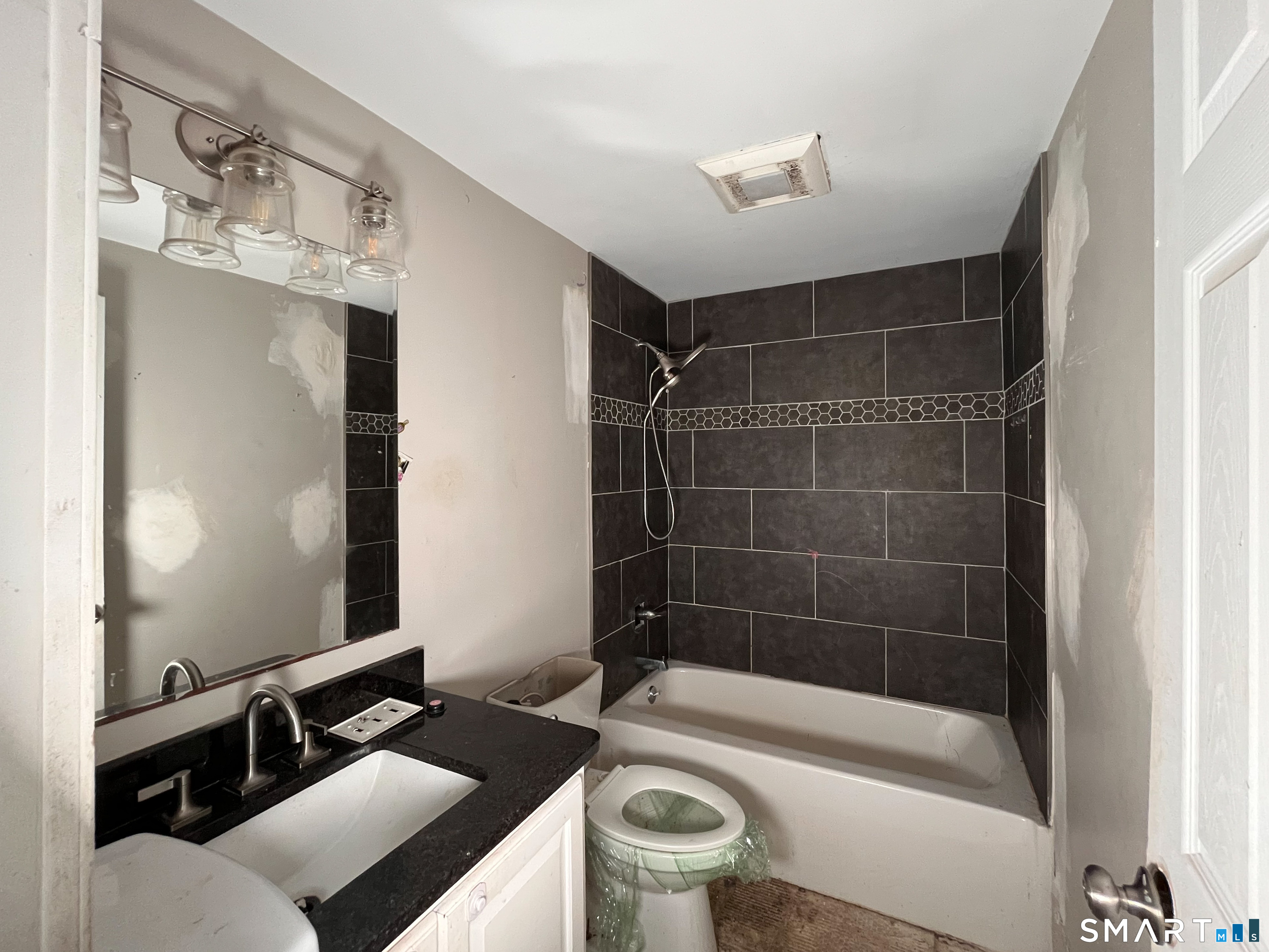 124 Bel Aire Circle Windsor Locks CT 06096
