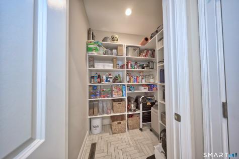 18 Hunting Ridge Road Middlebury CT 06762