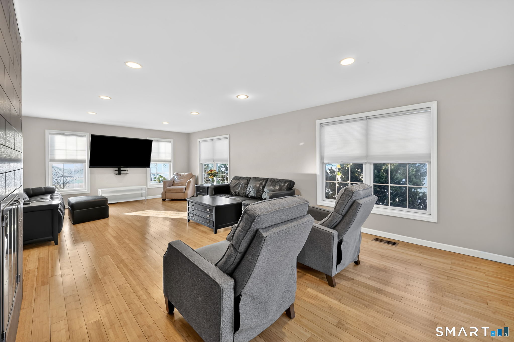 136 Gilbert Lane South Windsor CT 06074