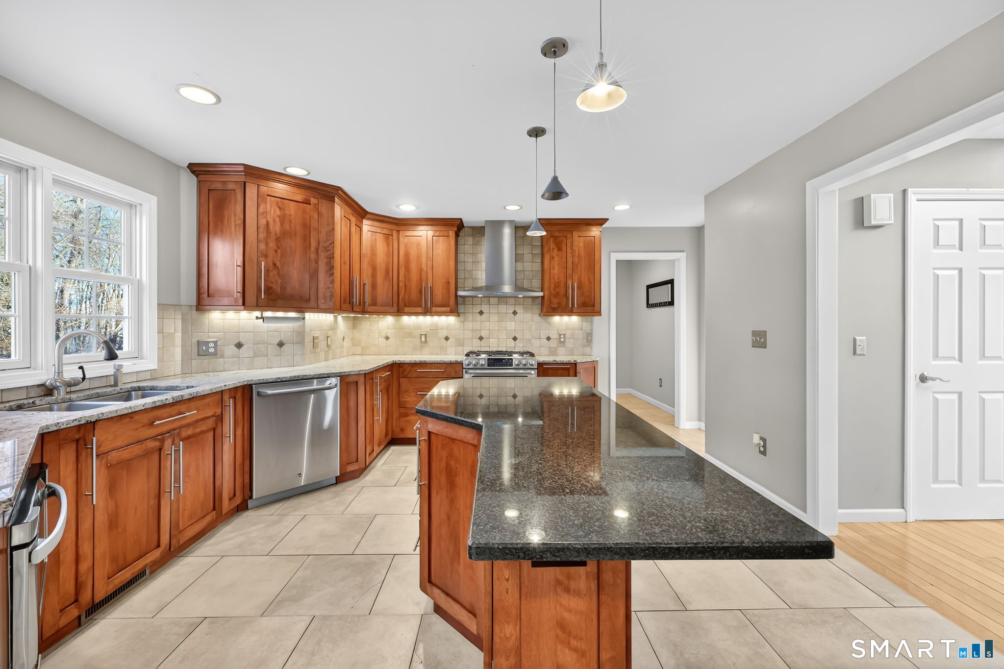 136 Gilbert Lane South Windsor CT 06074