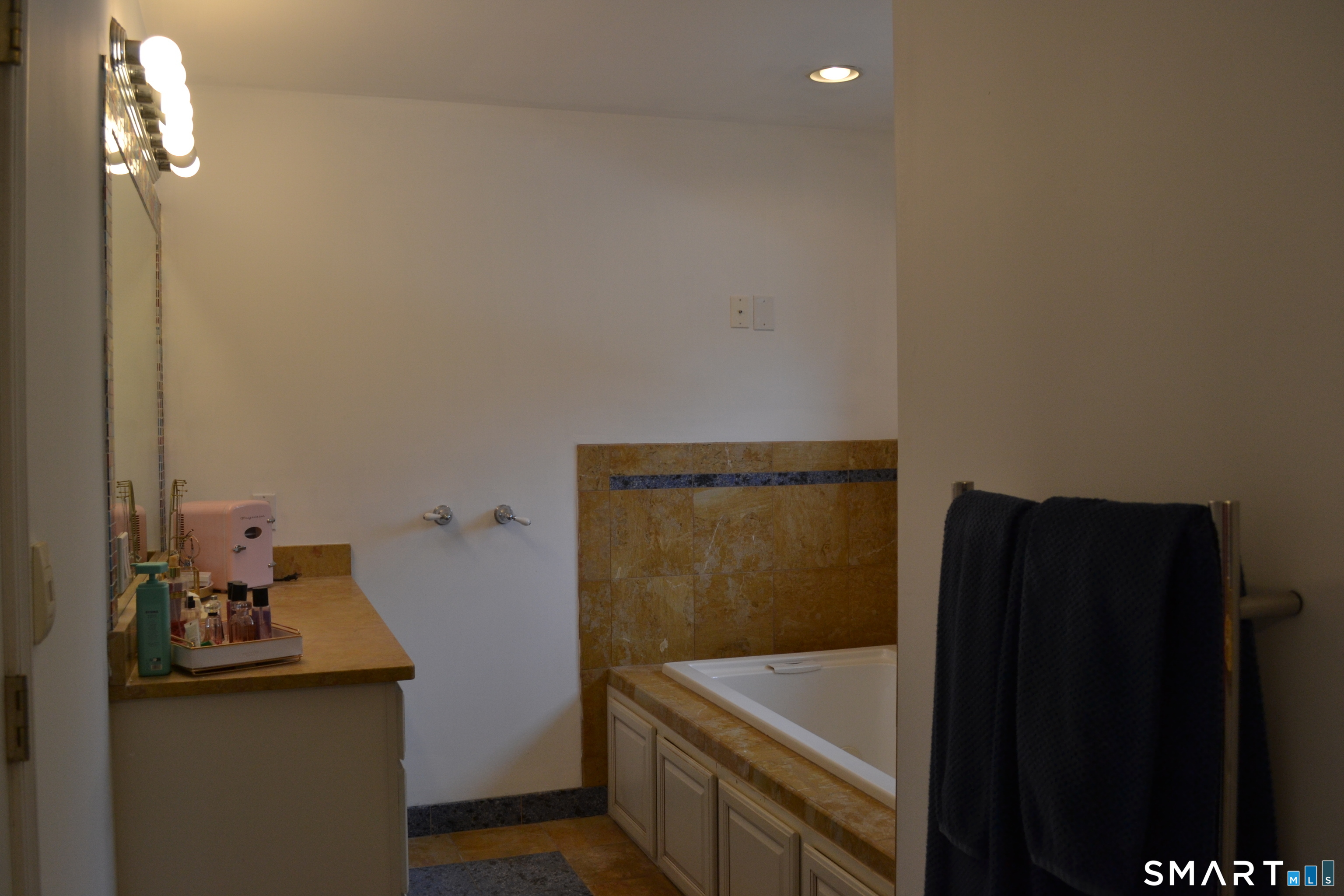571 Old Colchester Road Montville CT 06382