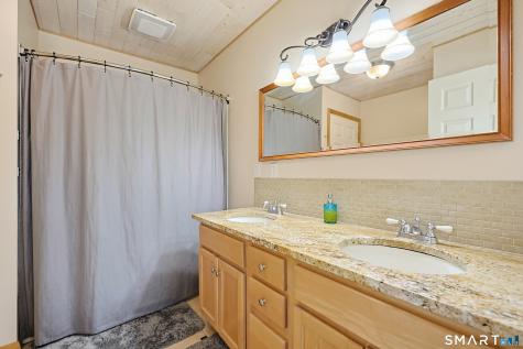 18 Bob White Way Plainfield CT 06354