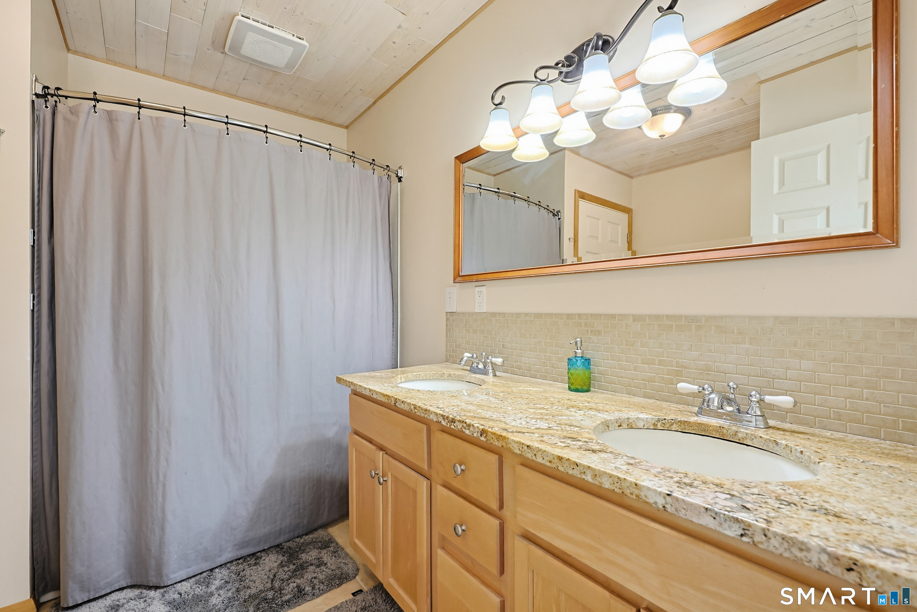 18 Bob White Way Plainfield CT 06354