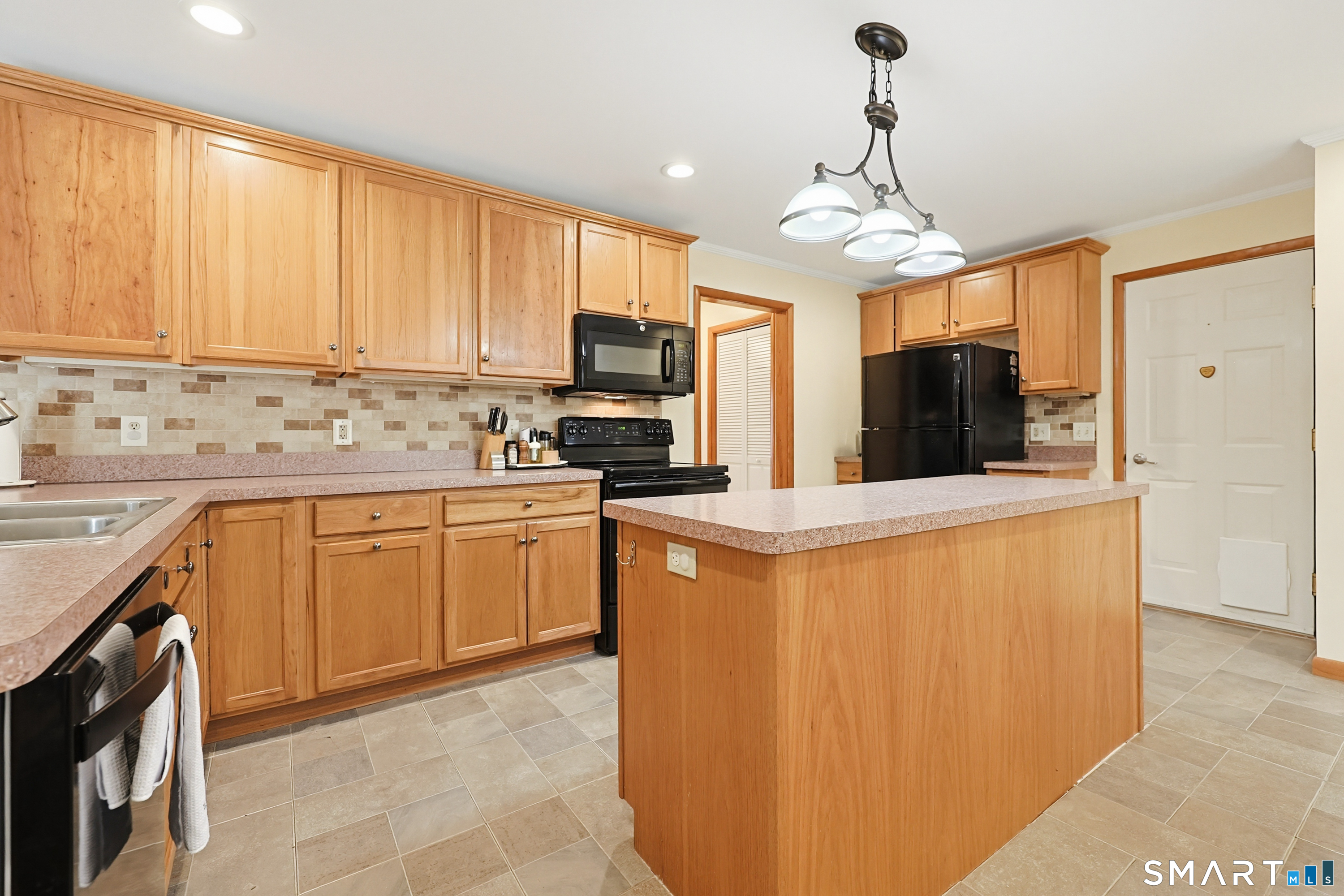 18 Bob White Way Plainfield CT 06354