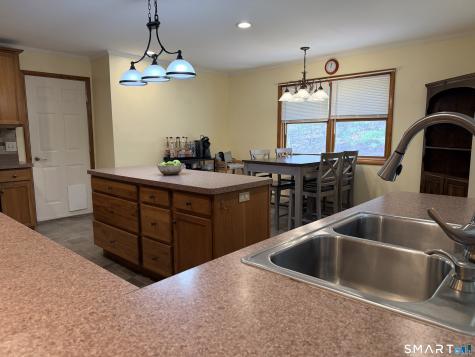 18 Bob White Way Plainfield CT 06354