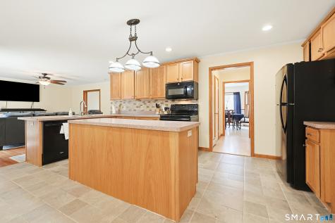 18 Bob White Way Plainfield CT 06354