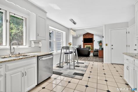 8 Hanover Lane South Windsor CT 06074