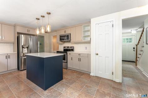 85 Oakcliff Road Middletown CT 06457