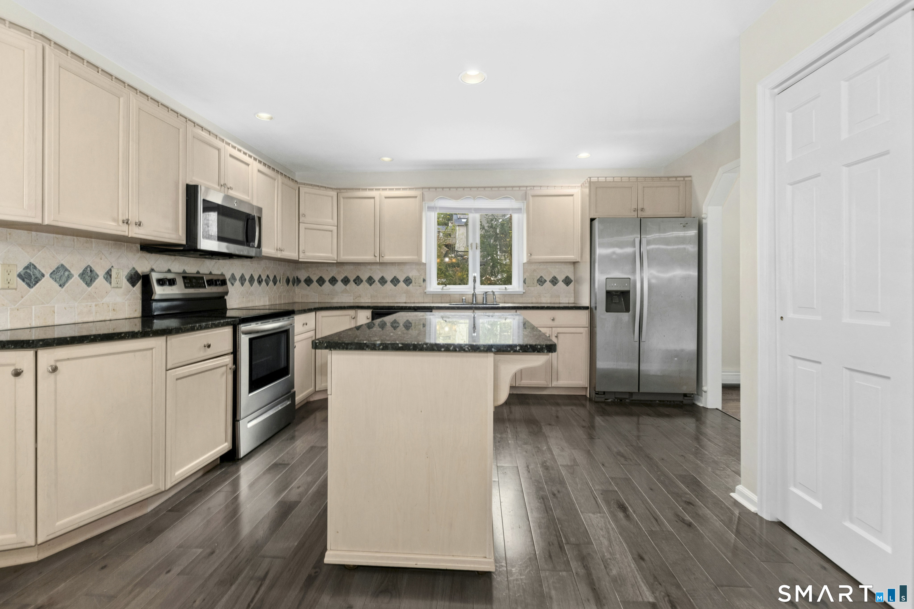 12 Heritage Drive Danbury CT 06811