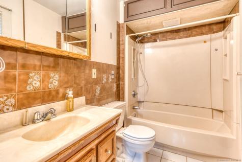 128 Highland Avenue Middletown CT 06457