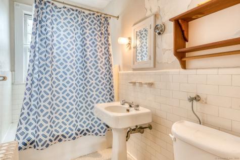 128 Highland Avenue Middletown CT 06457