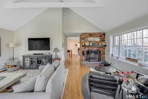 18 North Branch Road Newtown CT 06470