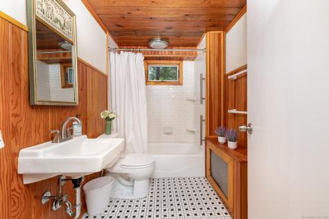 154 Wilburs Lane Guilford CT 06437