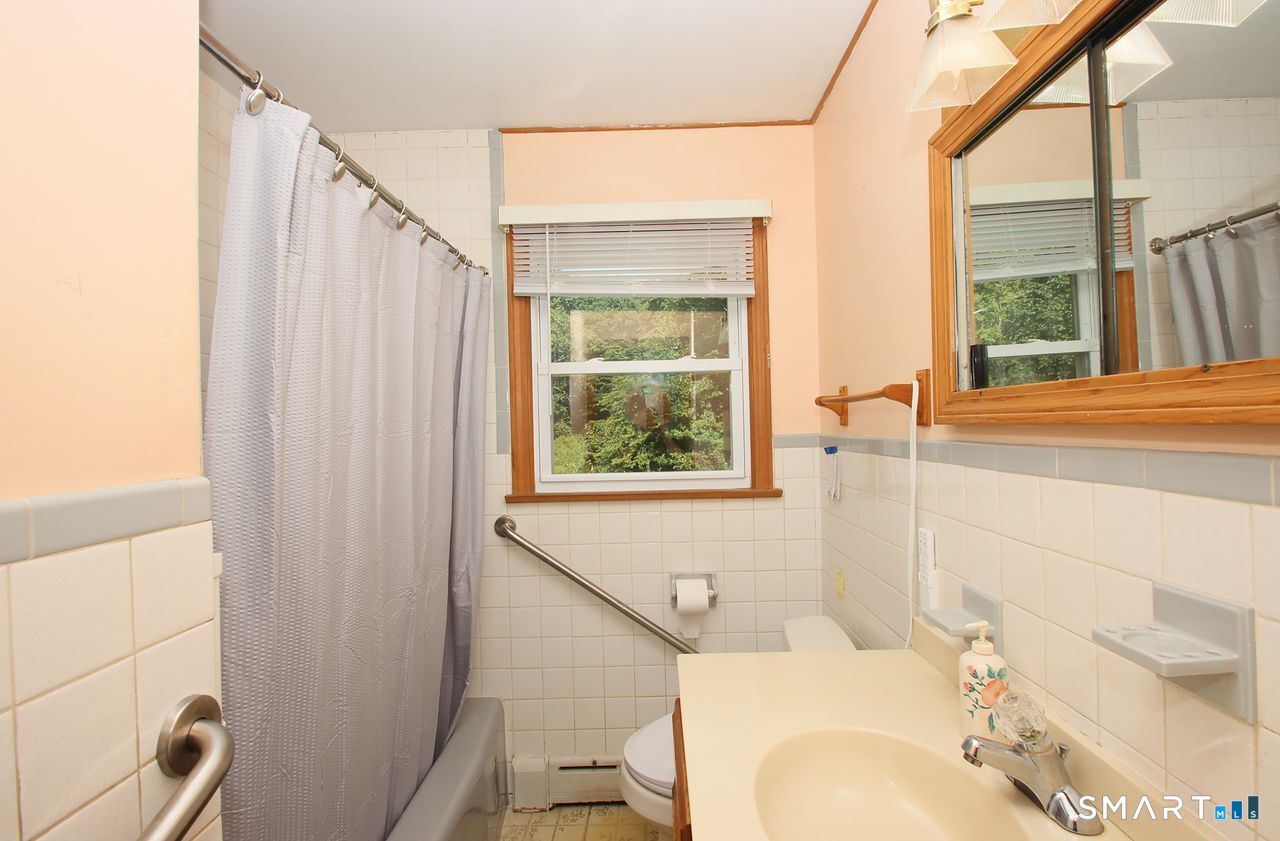 20 Damon Heights Road East Lyme CT 06357