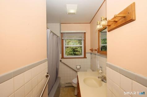 20 Damon Heights Road East Lyme CT 06357