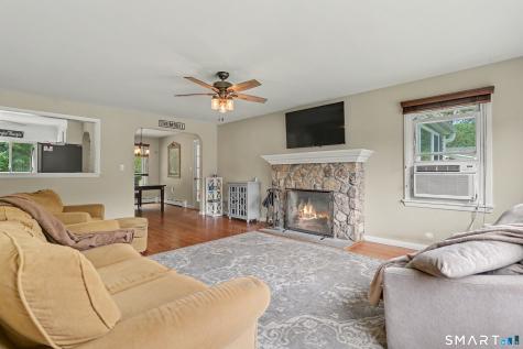8 Bungay Terrace Seymour CT 06483