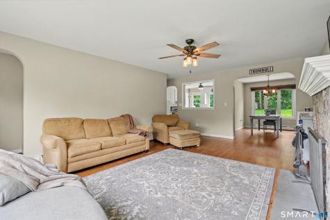 8 Bungay Terrace Seymour CT 06483