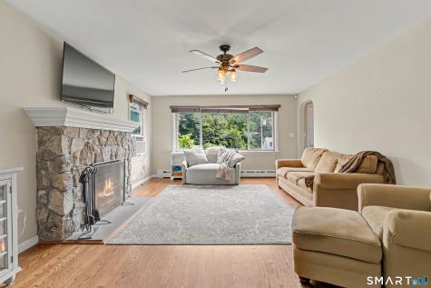 8 Bungay Terrace Seymour CT 06483